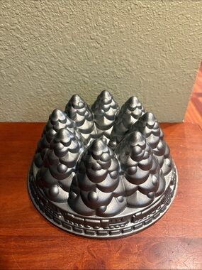 Nordic Ware Holiday Tree Bundt Pan - New w/o tags